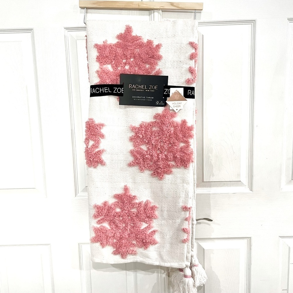 HTF Viral Rachel Zoe Holiday Snowflake Decorative Throw